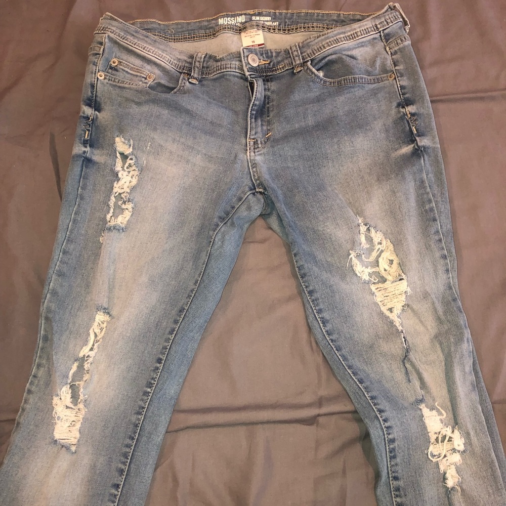 Women’s ripped skinny jeans